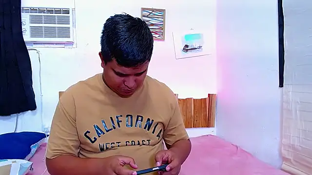 Snapshot of lucasandSofi chatting on November 2025 04:09:02 PM lucasandSofi online show from November 2025 04:09:02 PM