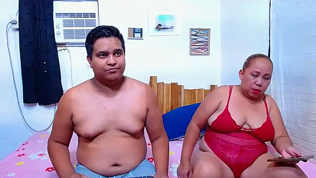 Snapshot of lucasandSofi chatting on May 2026 10:40:02 PM lucasandSofi online show from May 2026 10:40:02 PM