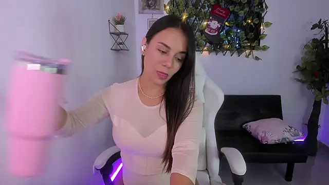 Snapshot of Sara_lopez_28 chatting on December 2024 02:38:02 PM Sara lopez 28 online show from December 2024 02:38:02 PM