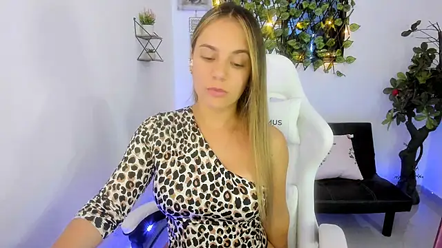 Snapshot of Sara_lopez_28 chatting on January 2025 03:24:01 PM Sara lopez 28 online show from January 2025 03:24:01 PM