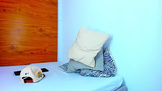 Snapshot of EVAN_XOX chatting on December 2024 09:51:02 PM EVAN XOX online show from December 2024 09:51:02 PM