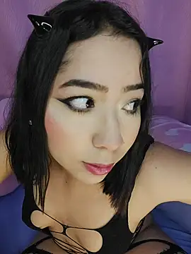 Snapshot of anni_ross chatting on January 2026 08:56:01 PM anni ross online show from January 2026 08:56:01 PM