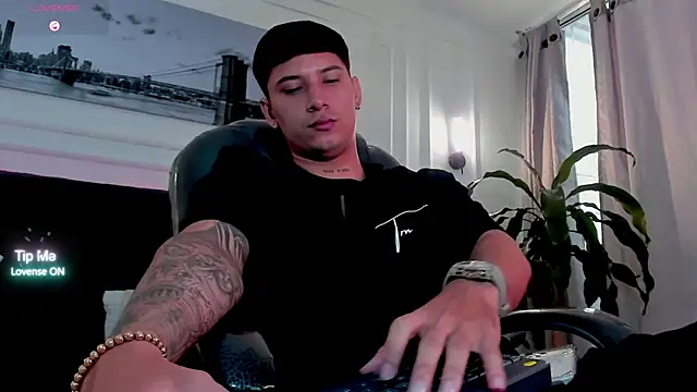 Damian23   online show from April 2026 12:21:01 PM