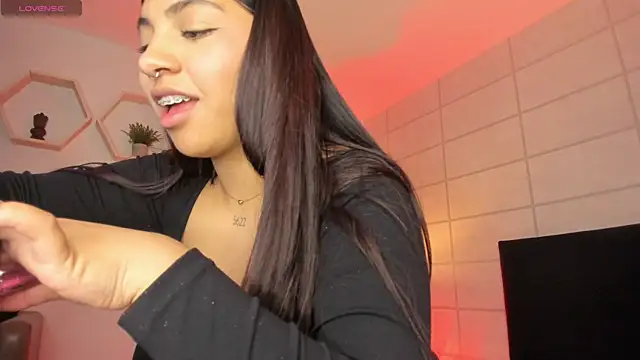 Christine Laam online show from November 2025 02:31:02 AM