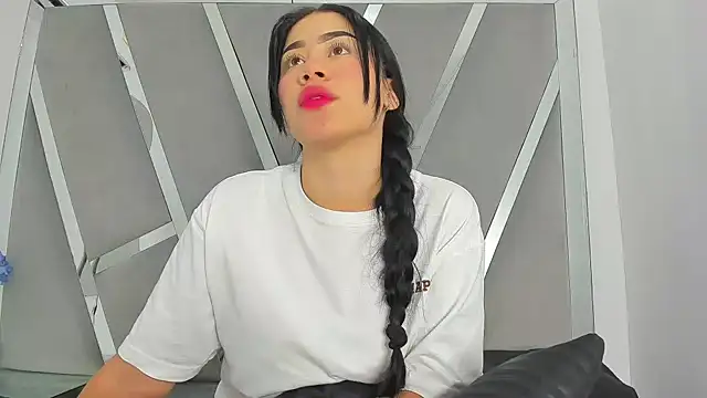 Snapshot of Sofia-candyht chatting on January 2025 09:05:02 PM Sofia-candyht online show from January 2025 09:05:02 PM