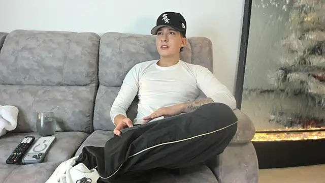 Snapshot of emmanuel_scor chatting on December 2025 01:00:01 AM emmanuel scor online show from December 2025 01:00:01 AM