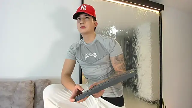 Snapshot of emmanuel_scor chatting on December 2025 03:56:02 AM emmanuel scor online show from December 2025 03:56:02 AM