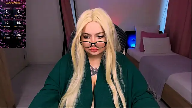 Snapshot of love_insidee chatting on February 2025 08:02:02 AM love insidee online show from February 2025 08:02:02 AM