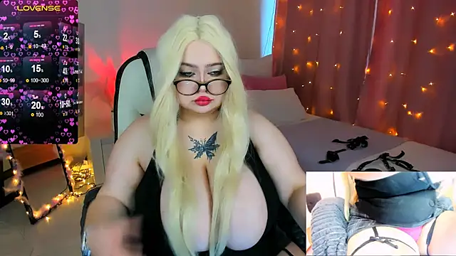 Snapshot of love_insidee chatting on February 2025 08:12:02 AM love insidee online show from February 2025 08:12:02 AM