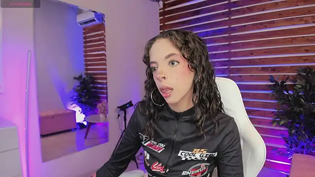 Sapphire Venuss online show from February 2026 12:51:02 AM