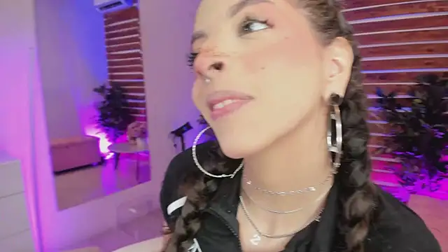 Sapphire Venuss online show from February 2026 01:06:01 AM