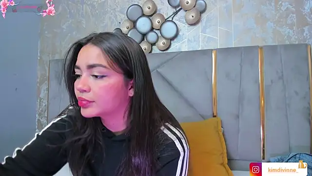 Snapshot of KimDevinne chatting on November 2025 01:48:01 AM KimDevinne online show from November 2025 01:48:01 AM