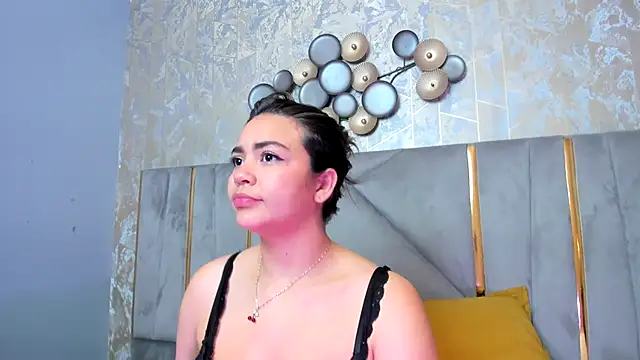 Snapshot of KimDevinne chatting on November 2025 02:21:01 AM KimDevinne online show from November 2025 02:21:01 AM