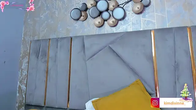 Snapshot of KimDevinne chatting on November 2025 03:09:02 AM KimDevinne online show from November 2025 03:09:02 AM