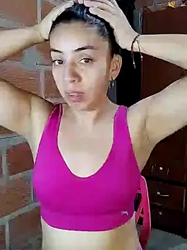 Snapshot of anngela01 chatting on January 2025 10:33:01 PM anngela01 online show from January 2025 10:33:01 PM