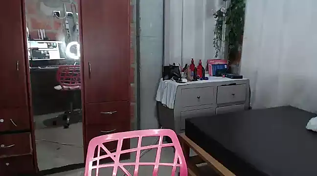 Snapshot of anngela01 chatting on March 2025 08:17:01 PM anngela01 online show from March 2025 08:17:01 PM