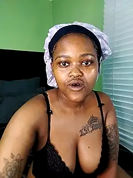 Snapshot of ThickPearlx23 chatting on November 2025 04:10:02 AM ThickPearlx23 online show from November 2025 04:10:02 AM