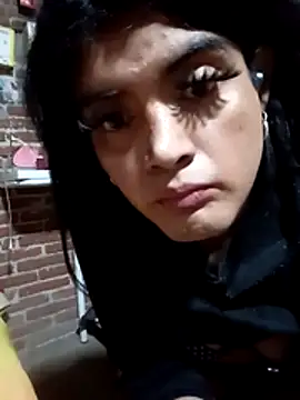 yovana13 online show from November 2025 01:11:01 PM