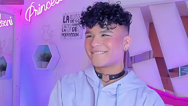 Snapshot of EthanCollens chatting on January 2025 10:01:01 PM EthanCollens online show from January 2025 10:01:01 PM