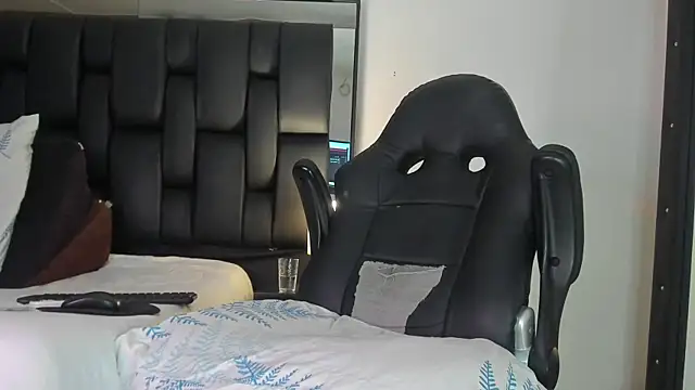 JadeSmiith  online show from February 2025 10:31:01 PM