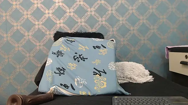 Snapshot of violeta_cute18 chatting on March 2025 06:52:01 PM violeta cute18 online show from March 2025 06:52:01 PM