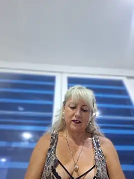 almaluna7 online show from April 2026 11:43:02 PM