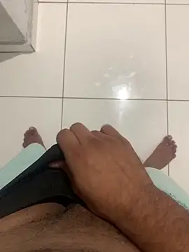 VouchingLagging online show from November 2025 11:15:01 PM