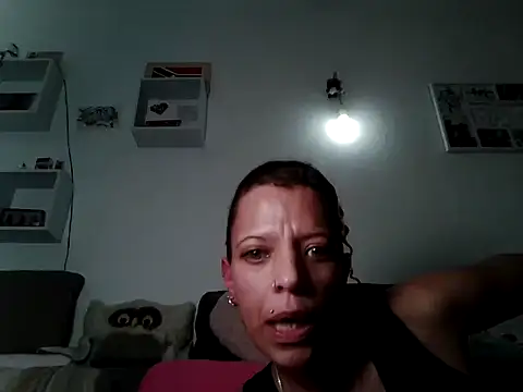 prettyblueeyes420 online show from November 2025 03:20:02 AM