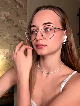 Snapshot of Tiffanyhunt chatting on October 2025 02:28:02 PM Tiffanyhunt online show from October 2025 02:28:02 PM