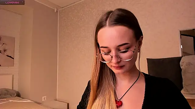 Snapshot of Tiffanyhunt chatting on November 2025 01:33:02 PM Tiffanyhunt online show from November 2025 01:33:02 PM