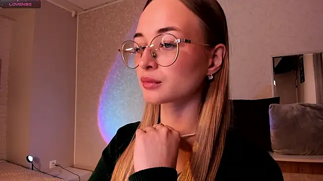 Snapshot of Tiffanyhunt chatting on November 2025 01:17:02 PM Tiffanyhunt online show from November 2025 01:17:02 PM