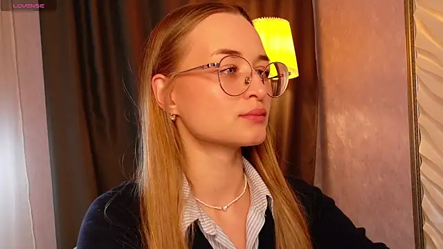 Snapshot of Tiffanyhunt chatting on November 2025 01:22:01 PM Tiffanyhunt online show from November 2025 01:22:01 PM