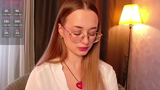 Snapshot of Tiffanyhunt chatting on November 2025 02:19:01 PM Tiffanyhunt online show from November 2025 02:19:01 PM