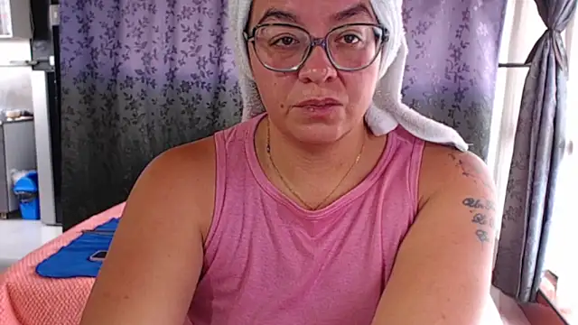 Snapshot of miia-big1boobs_ chatting on November 2025 04:06:02 PM miia-big1boobs online show from November 2025 04:06:02 PM