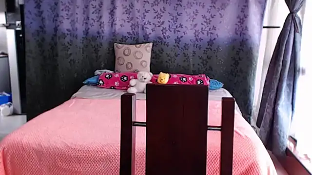 Snapshot of miia-big1boobs_ chatting on November 2025 07:36:02 PM miia-big1boobs online show from November 2025 07:36:02 PM