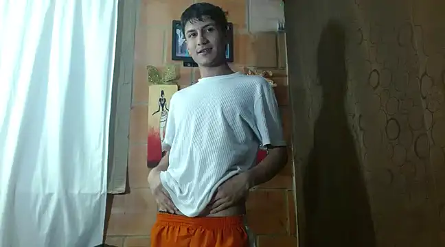 Snapshot of littlegoldenangels chatting on January 2025 03:45:01 AM littlegoldenangels online show from January 2025 03:45:01 AM