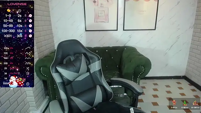 Snapshot of _Charlotte_v chatting on December 2024 02:35:02 PM Charlotte v online show from December 2024 02:35:02 PM