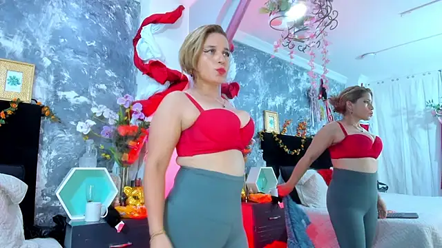 Snapshot of AuroraRojas chatting on February 2025 10:07:02 PM AuroraRojas online show from February 2025 10:07:02 PM