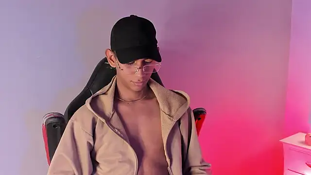 Snapshot of Nick_Collins18 chatting on October 2025 08:53:02 PM Nick Collins18 online show from October 2025 08:53:02 PM