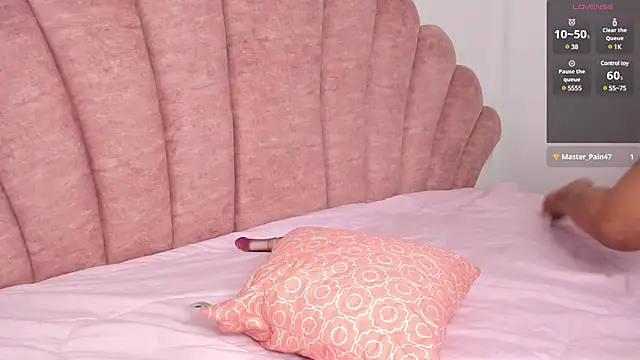 Snapshot of zully_01 chatting on December 2024 05:11:02 PM zully 01 online show from December 2024 05:11:02 PM