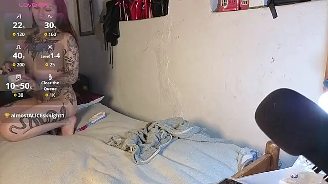 kittenlizz online show from July 2026 07:06:02 PM