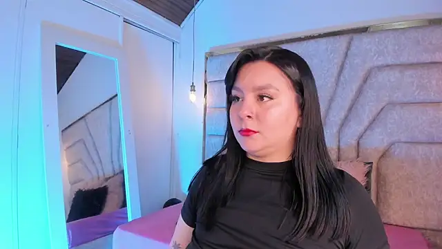 EmaJames25 online show from October 2025 04:07:02 PM