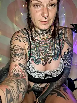 lizzardqueeen online show from March 2026 05:04:01 AM