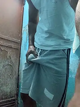 Snapshot of Vampire_xoxo chatting on December 2024 04:27:02 PM Vampire xoxo online show from December 2024 04:27:02 PM