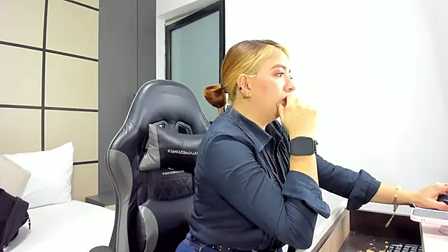 alma fenix online show from February 2026 02:11:02 PM