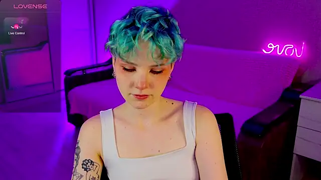 Snapshot of School_Love chatting on December 2024 01:13:01 PM School Love online show from December 2024 01:13:01 PM