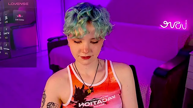 Snapshot of School_Love chatting on December 2024 04:17:01 PM School Love online show from December 2024 04:17:01 PM