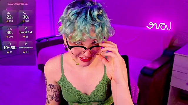 Snapshot of School_Love chatting on December 2024 04:21:01 PM School Love online show from December 2024 04:21:01 PM