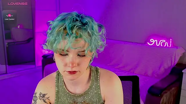 Snapshot of School_Love chatting on February 2025 01:07:01 PM School Love online show from February 2025 01:07:01 PM