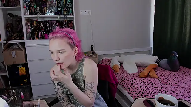 School Love online show from March 2026 07:05:01 AM